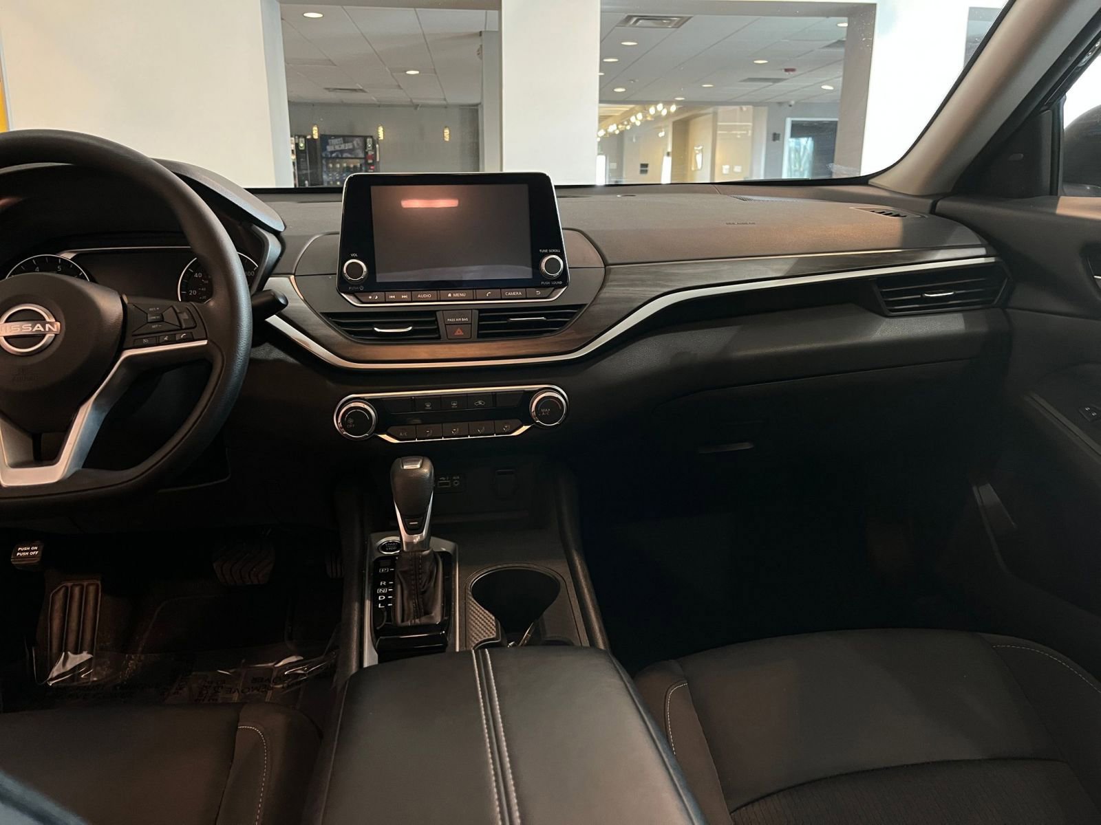 Used 2025 Nissan Altima 2.5 SV image 34