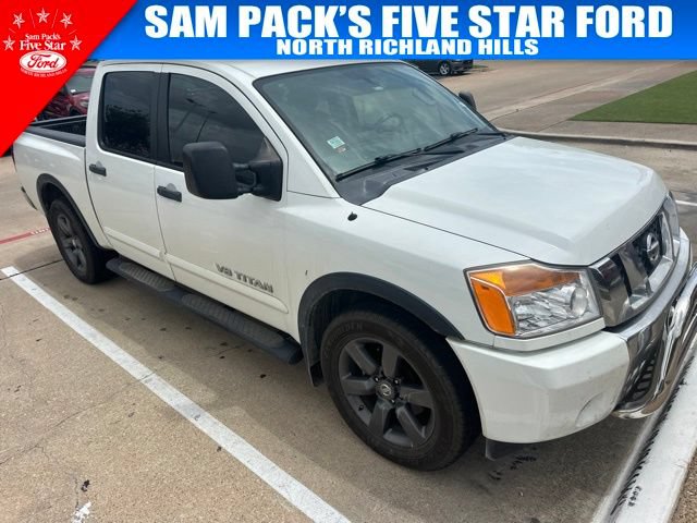 Used 2015 Nissan Titan SV w/ SV Value Truck Package RWD image 3