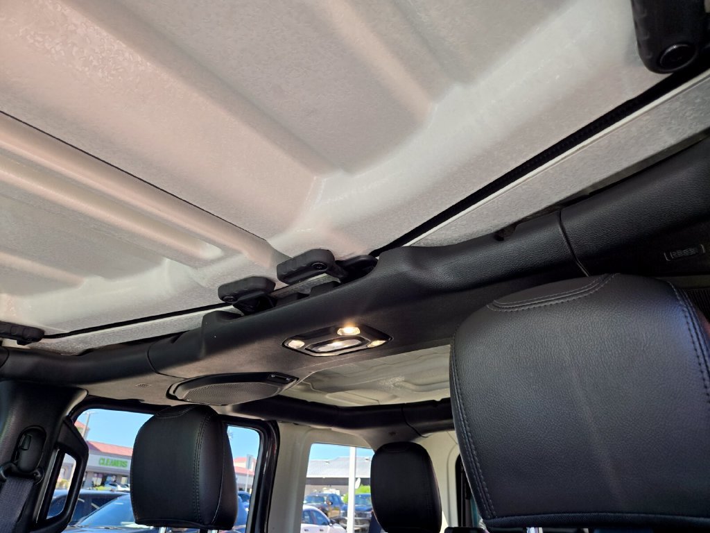 Used 2022 Jeep Wrangler Unlimited Rubicon 4xe w/ Steel Bumper Group AWD/4WD image 11