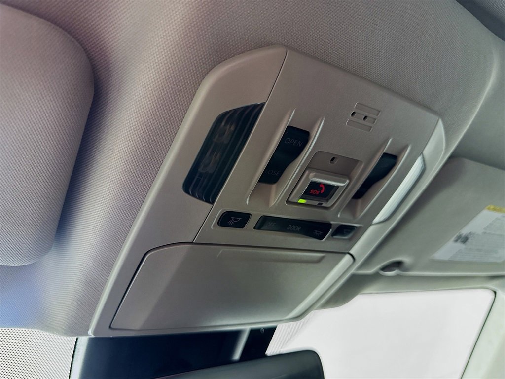 Used 2022 Toyota Highlander XLE image 34