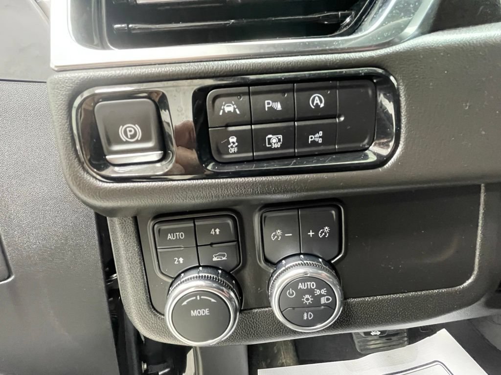 Used 2025 GMC Yukon Denali AWD/4WD image 18