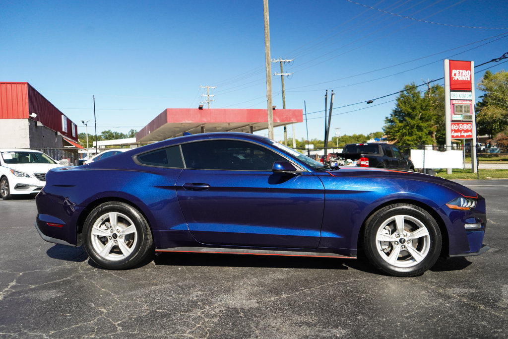 Used 2020 Ford Mustang Coupe RWD image 2