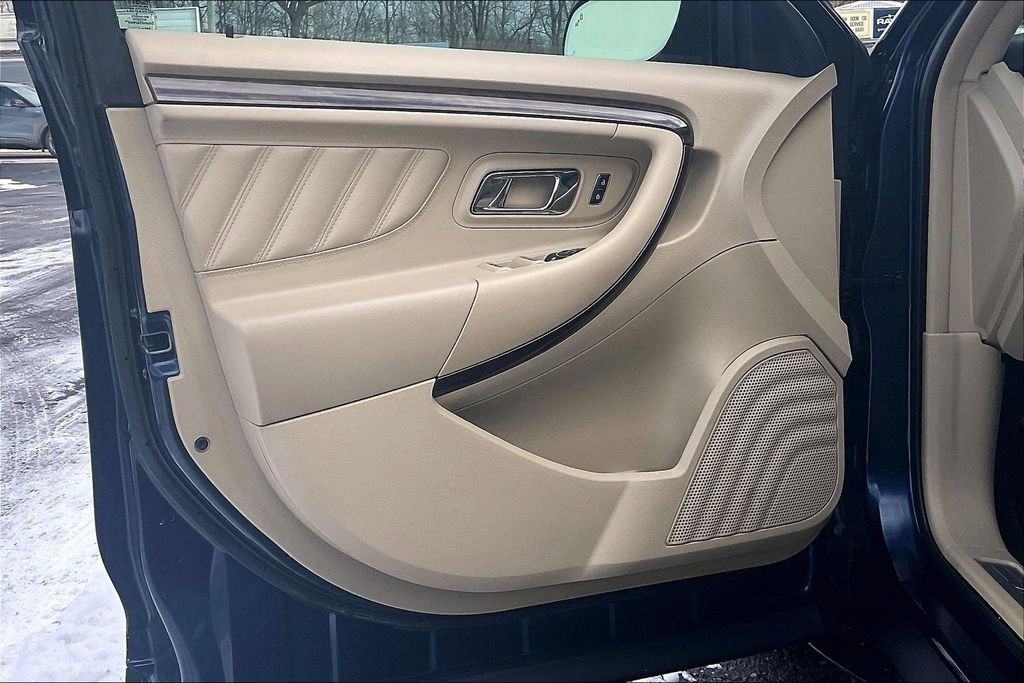 Used 2017 Ford Taurus Limited image 22