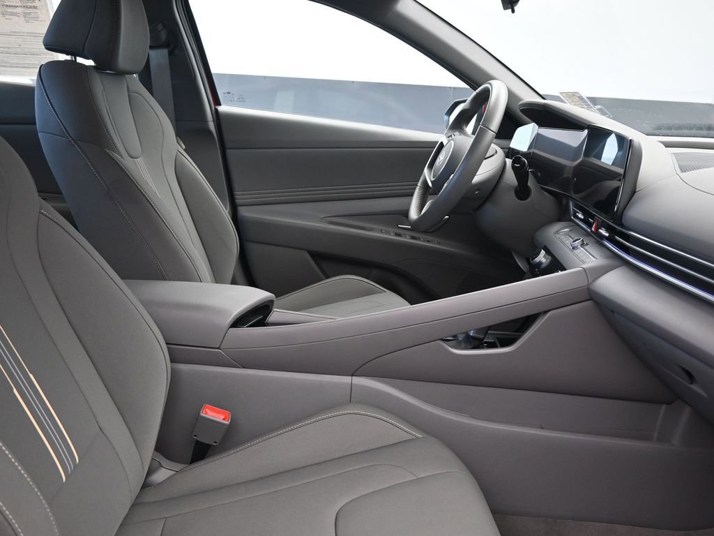 Used 2025 Hyundai Elantra SEL image 10