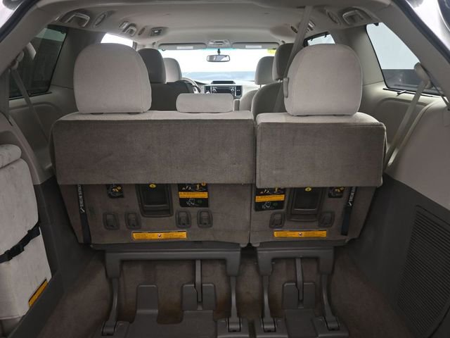 Used 2013 Toyota Sienna LE image 16