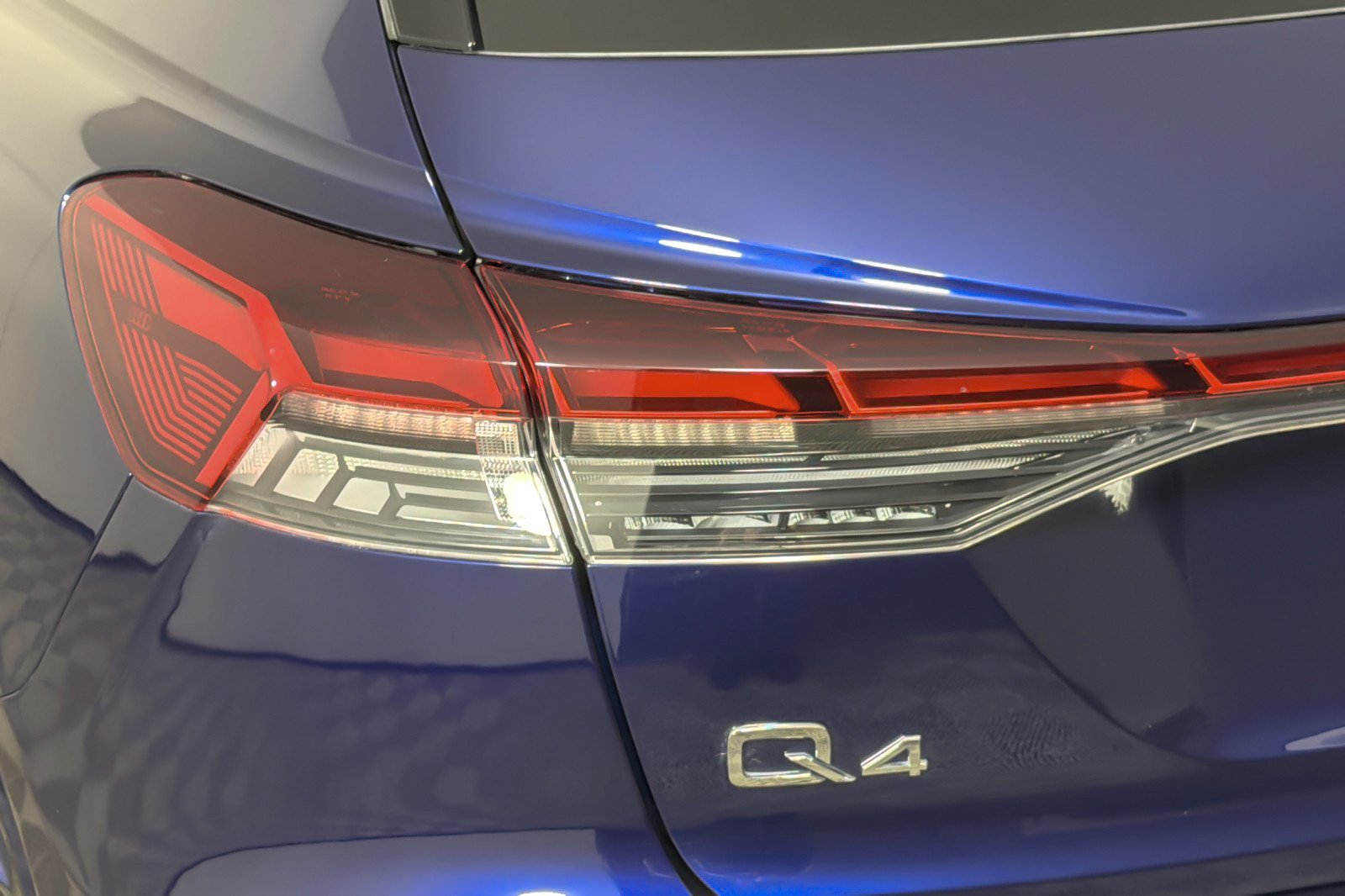 Used 2024 Audi Q4 e-tron Premium Plus AWD/4WD image 27