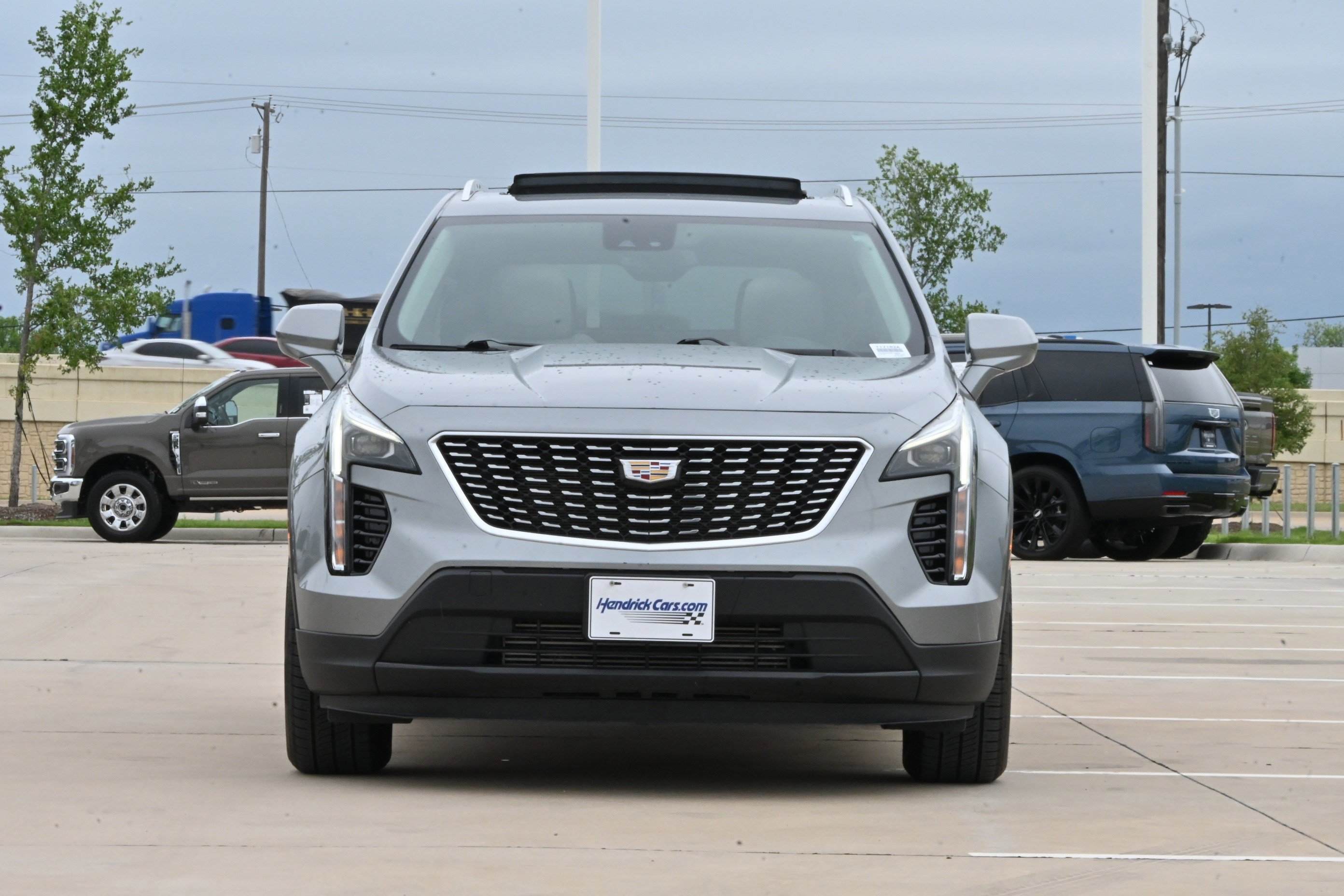 Used 2023 Cadillac XT4 Luxury w/ Cold Weather Package FWD image 3