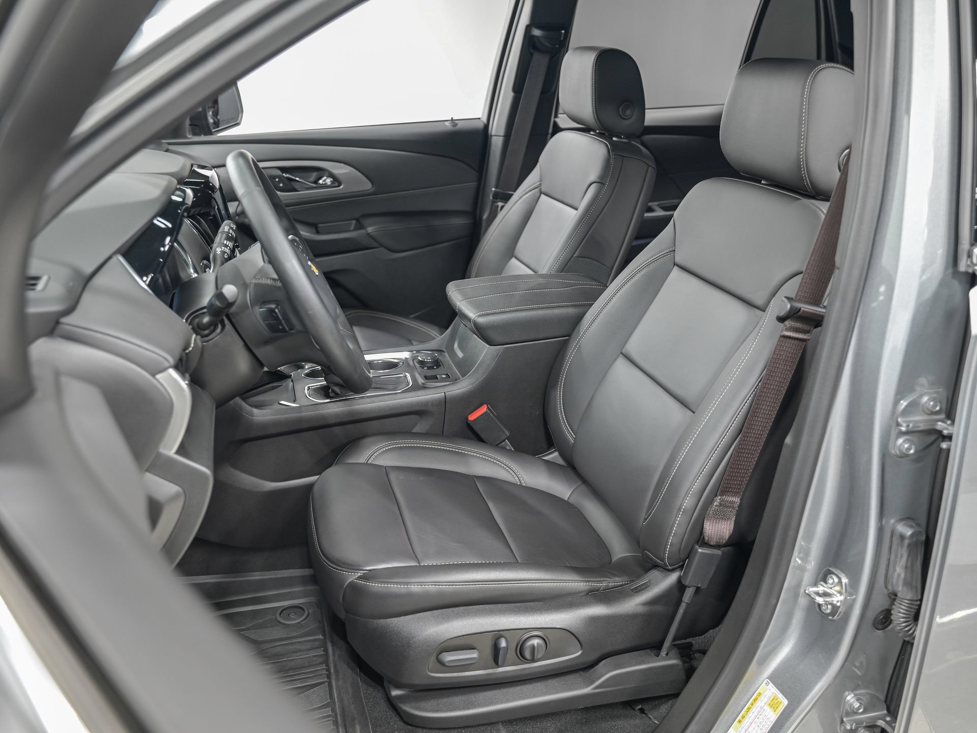 Used 2023 Chevrolet Traverse LT w/ LT Premium Package AWD/4WD image 16