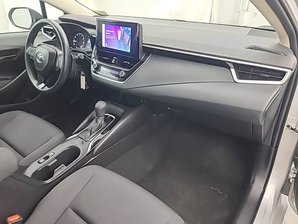 Used 2025 Toyota Corolla LE image 14