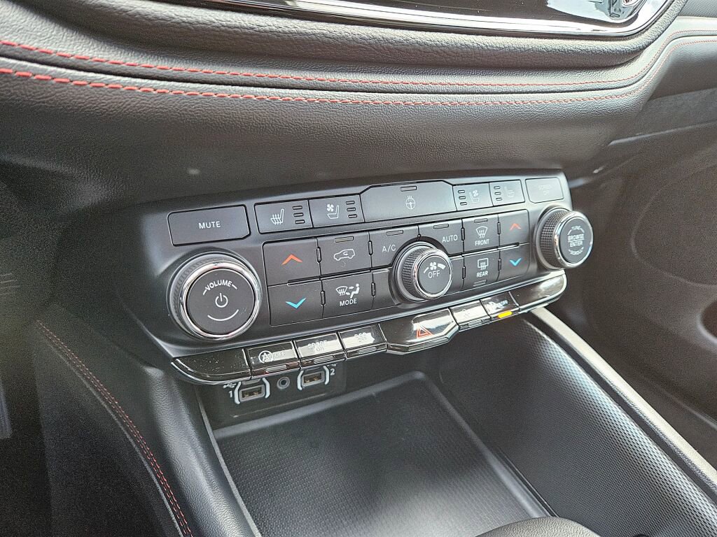 Used 2024 Dodge Durango GT AWD/4WD image 26