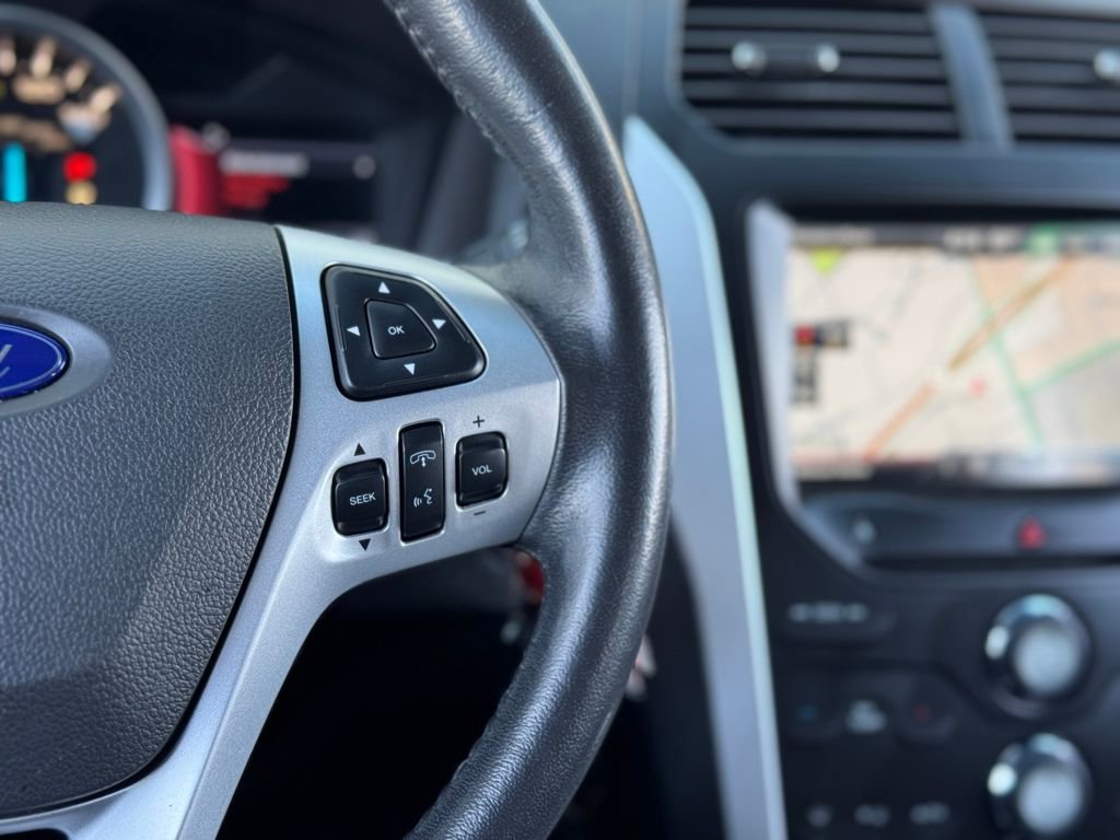 Used 2015 Ford Explorer XLT w/ Equipment Group 202A image 8