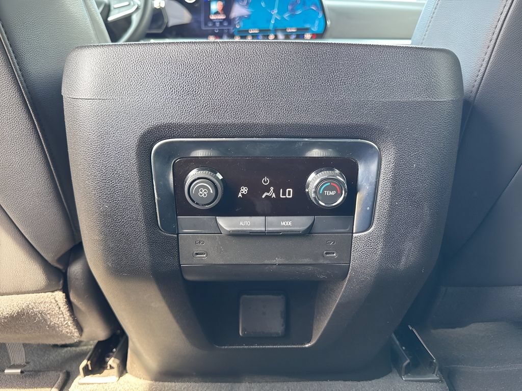 Used 2025 Chevrolet Suburban Z71 AWD/4WD image 14