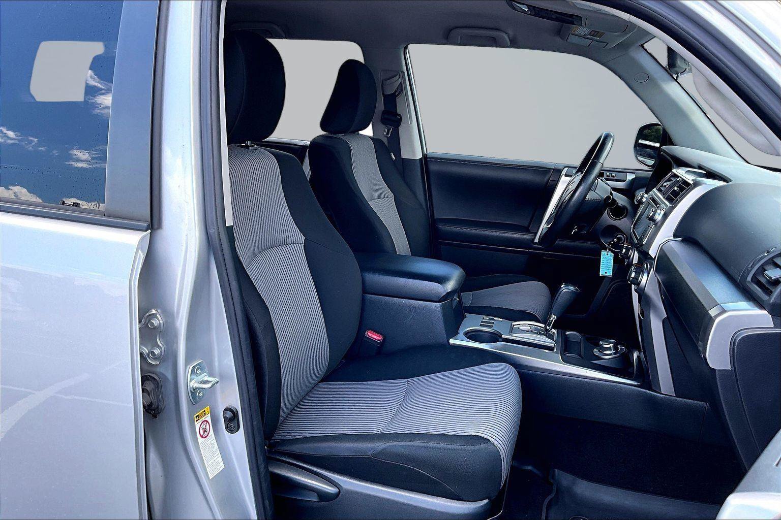 Used 2018 Toyota 4Runner SR5 AWD/4WD image 8