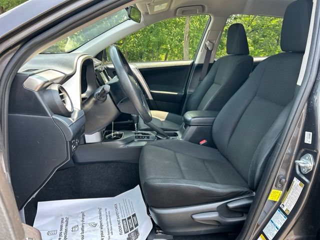 Used 2018 Toyota RAV4 LE w/ All Weather Liner Package AWD/4WD image 17