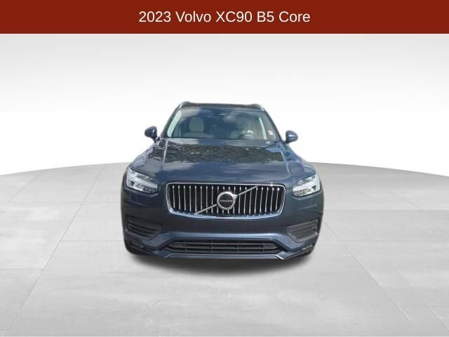 Used 2023 Volvo XC90 B5 Core AWD/4WD image 2
