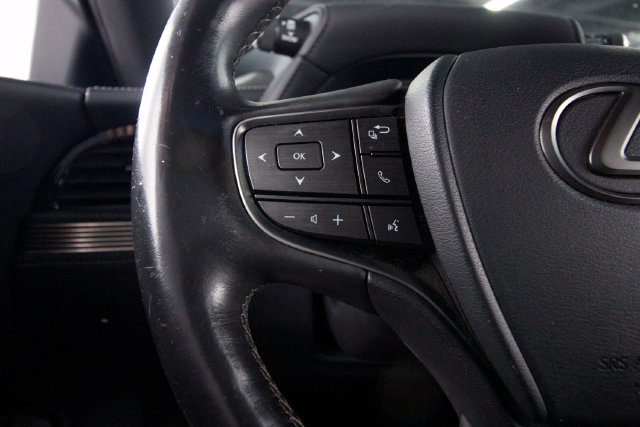 Used 2019 Lexus LS 500 w/ Accessory Package (Z2) RWD image 17