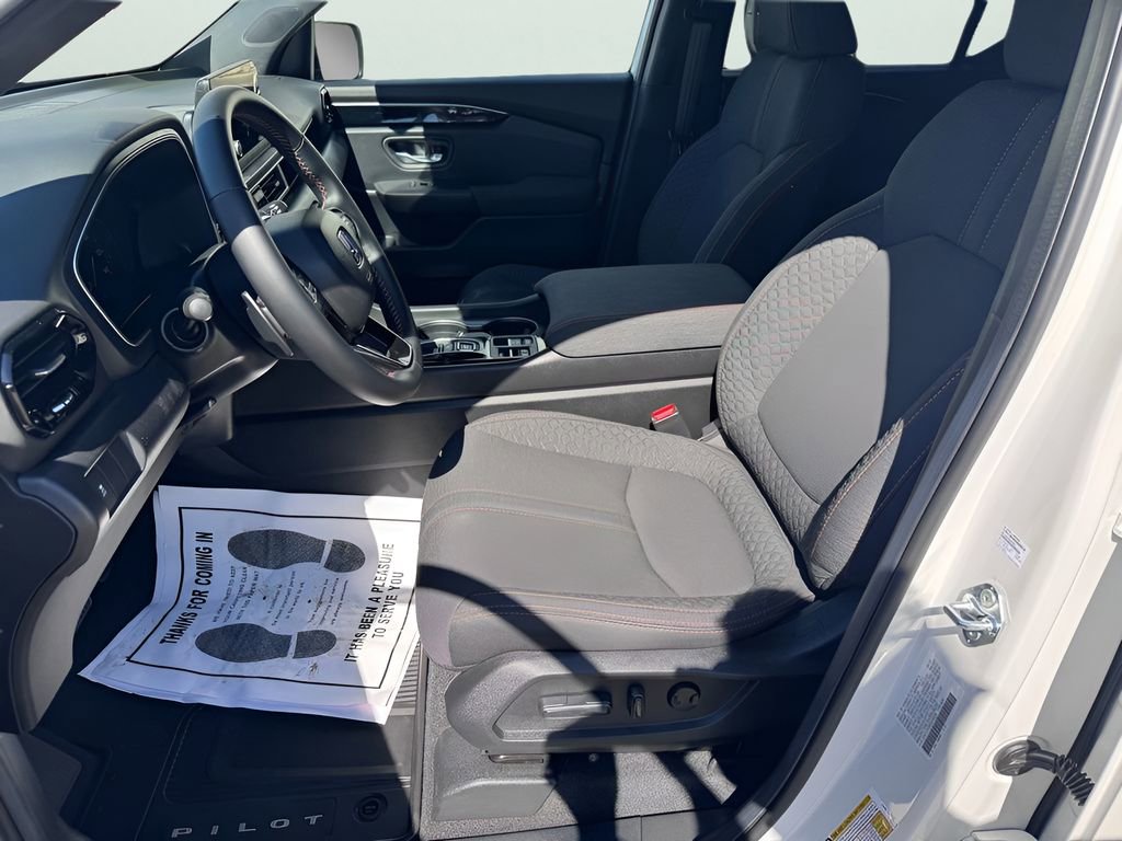Used 2025 Honda Pilot Sport image 17