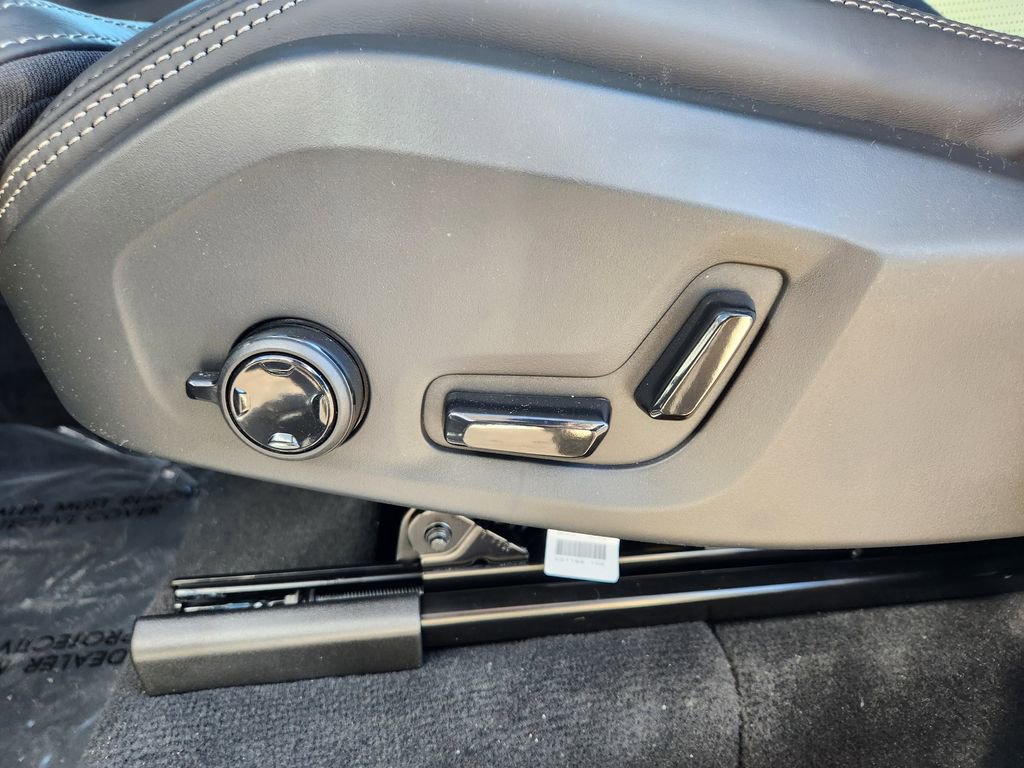 New 2026 Volvo XC90 T8 Ultra w/ Lounge Package image 13