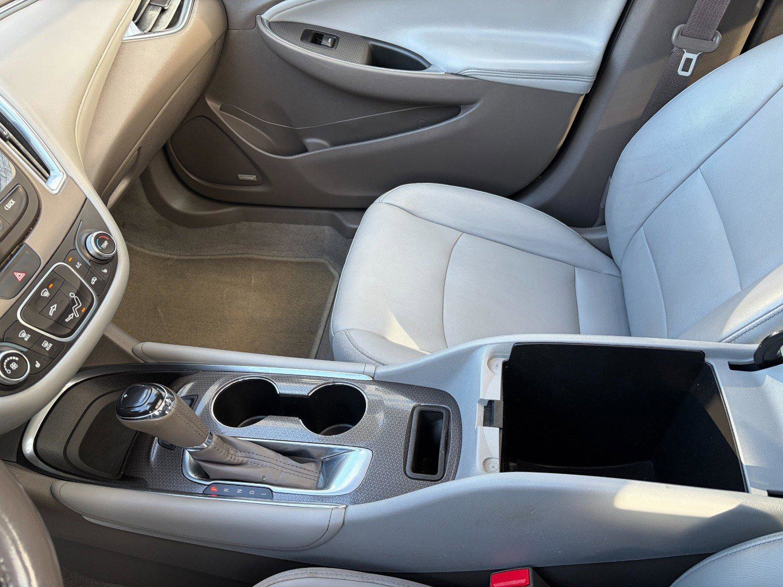 Used 2018 Chevrolet Malibu LT w/ Leather Package image 17