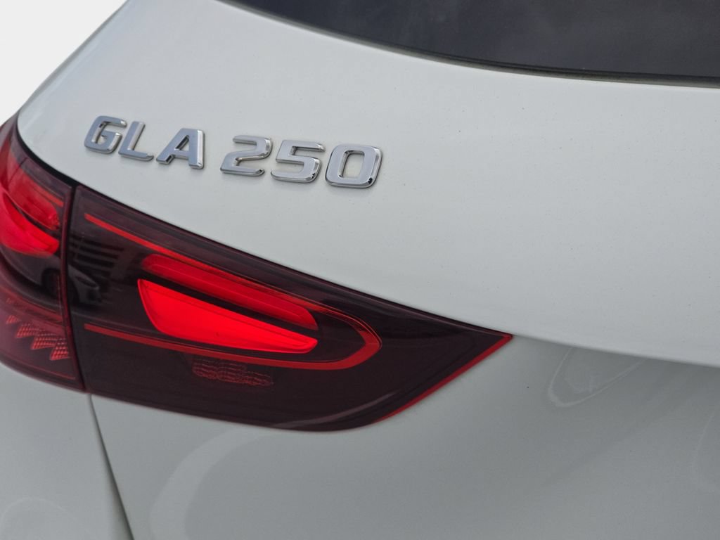 Used 2025 Mercedes-Benz GLA 250 image 32