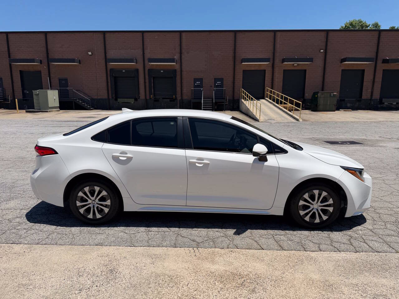 Used 2022 Toyota Corolla LE FWD image 5