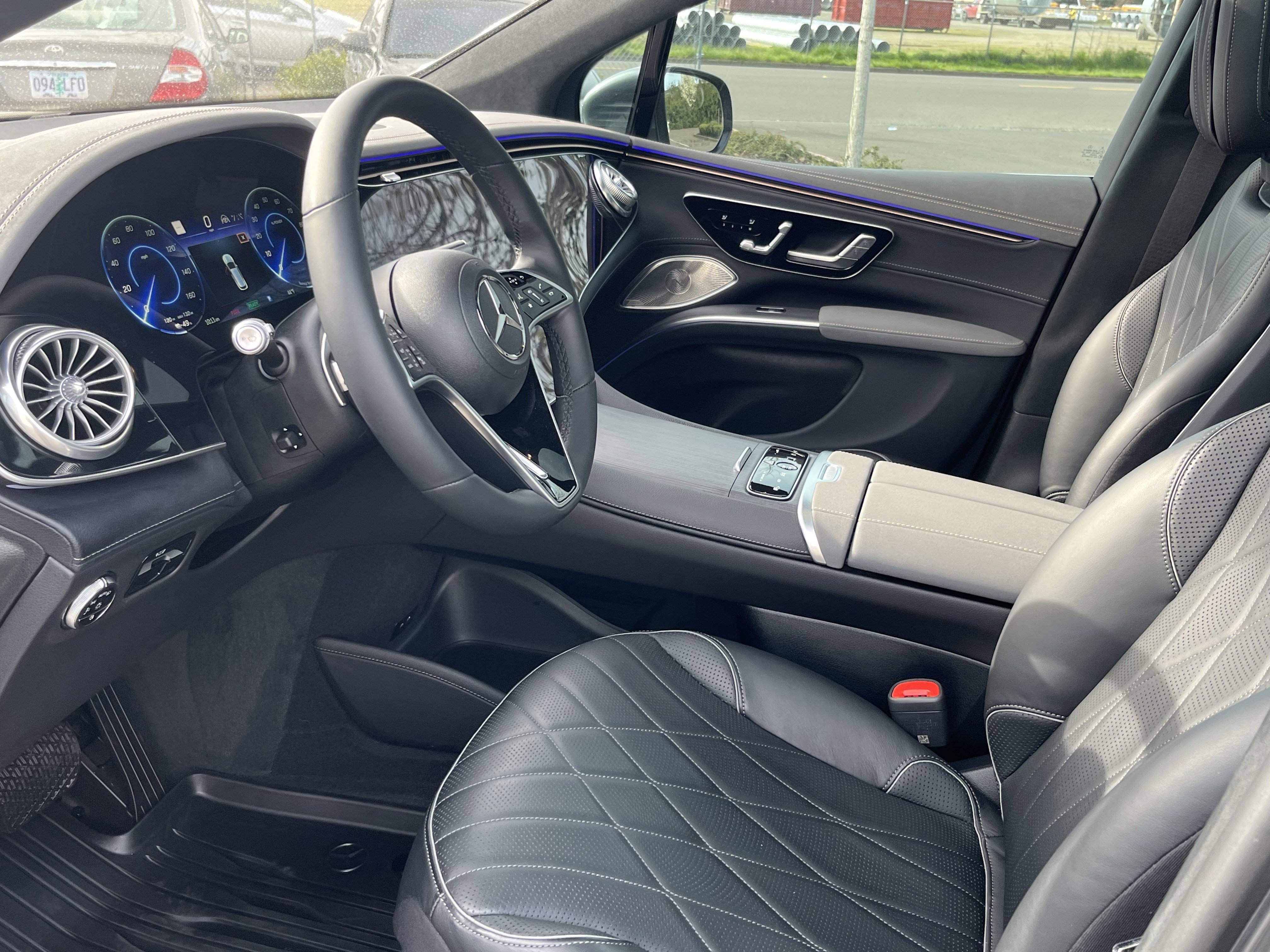 Used 2023 Mercedes-Benz EQS 580 4MATIC SUV image 9