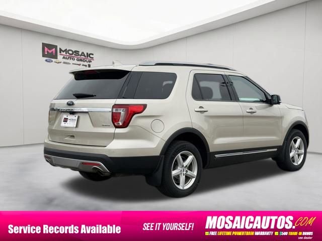 Used 2017 Ford Explorer XLT w/ Equipment Group 202A AWD/4WD image 7