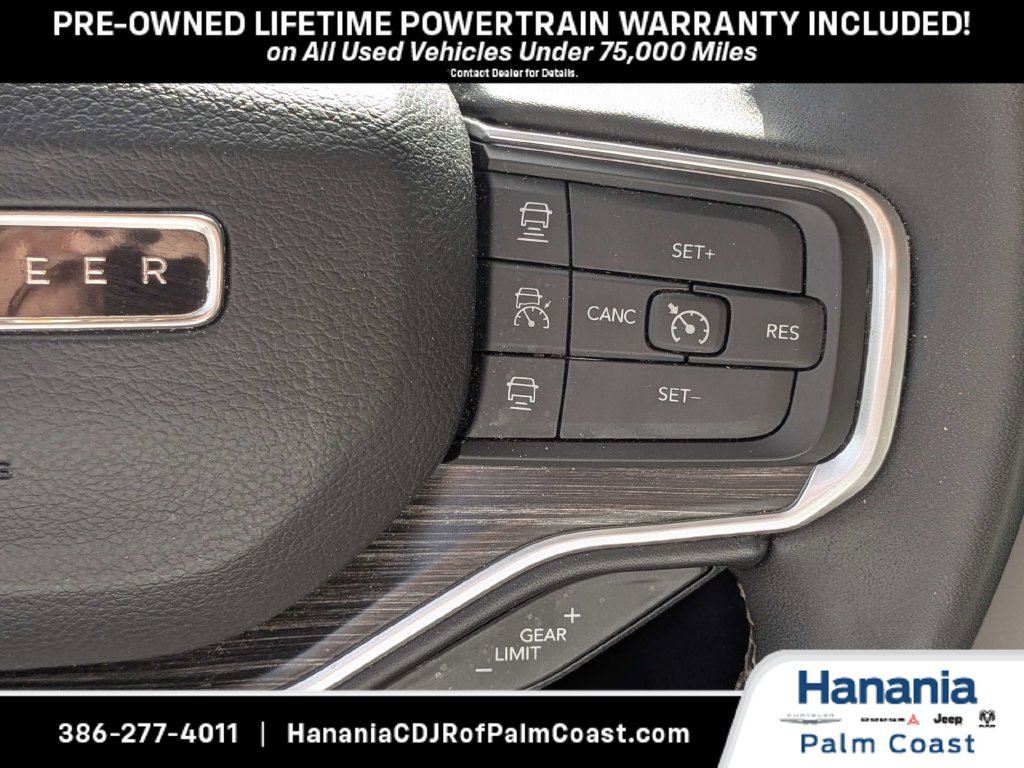 Used 2024 Jeep Wagoneer L Series II RWD image 28