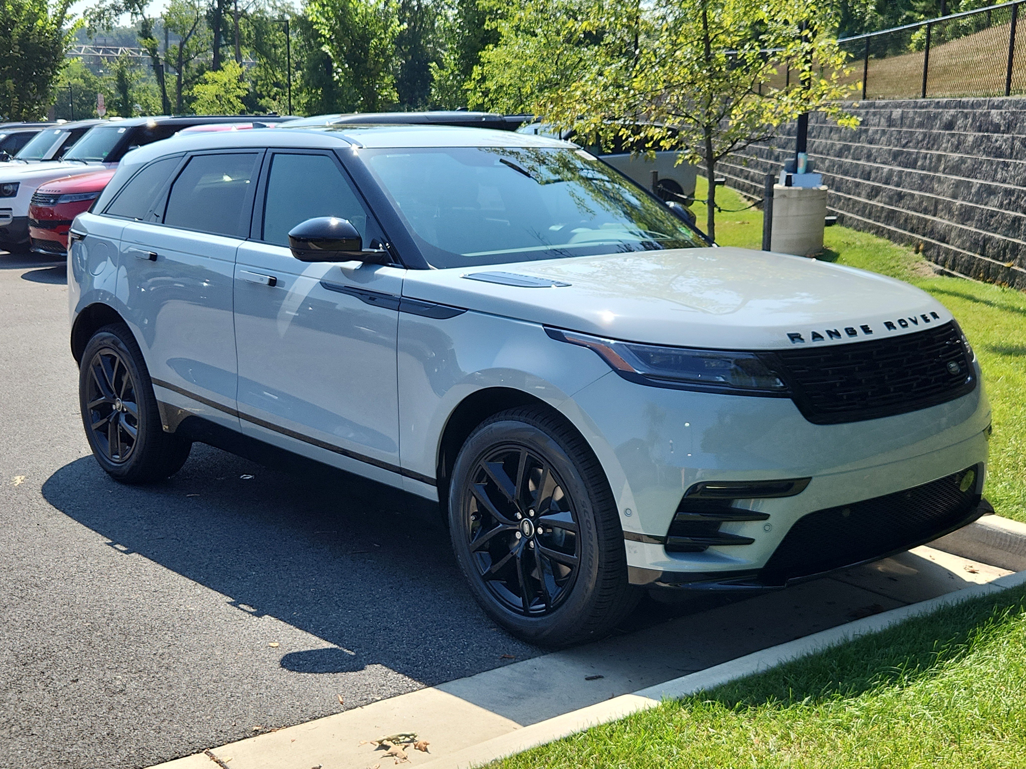 New 2026 Land Rover Range Rover Velar Dynamic SE image 10