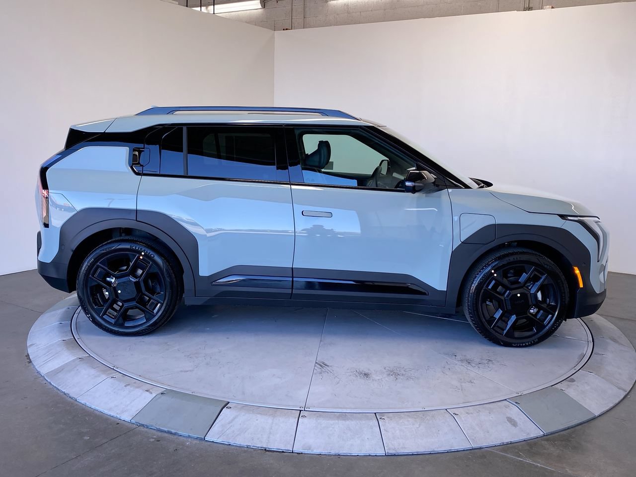New 2027 Kia EV3 Land FWD image 6