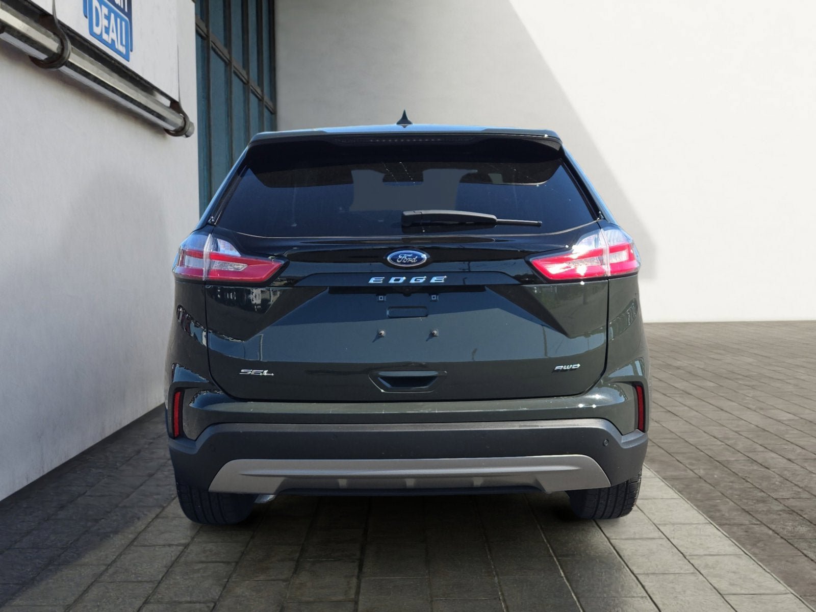 Used 2024 Ford Edge SEL w/ Convenience Package AWD/4WD image 4