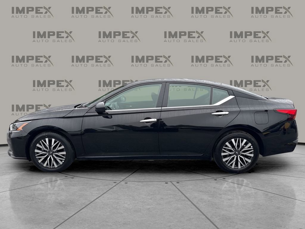 Used 2025 Nissan Altima 2.5 SV FWD image 2