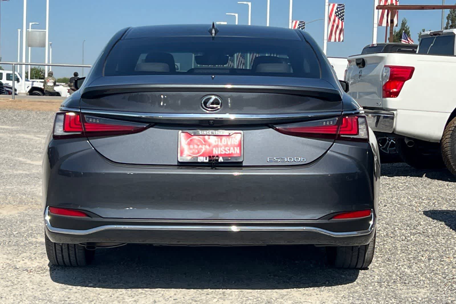 Used 2025 Lexus ES 300h w/ Premium Package FWD image 8