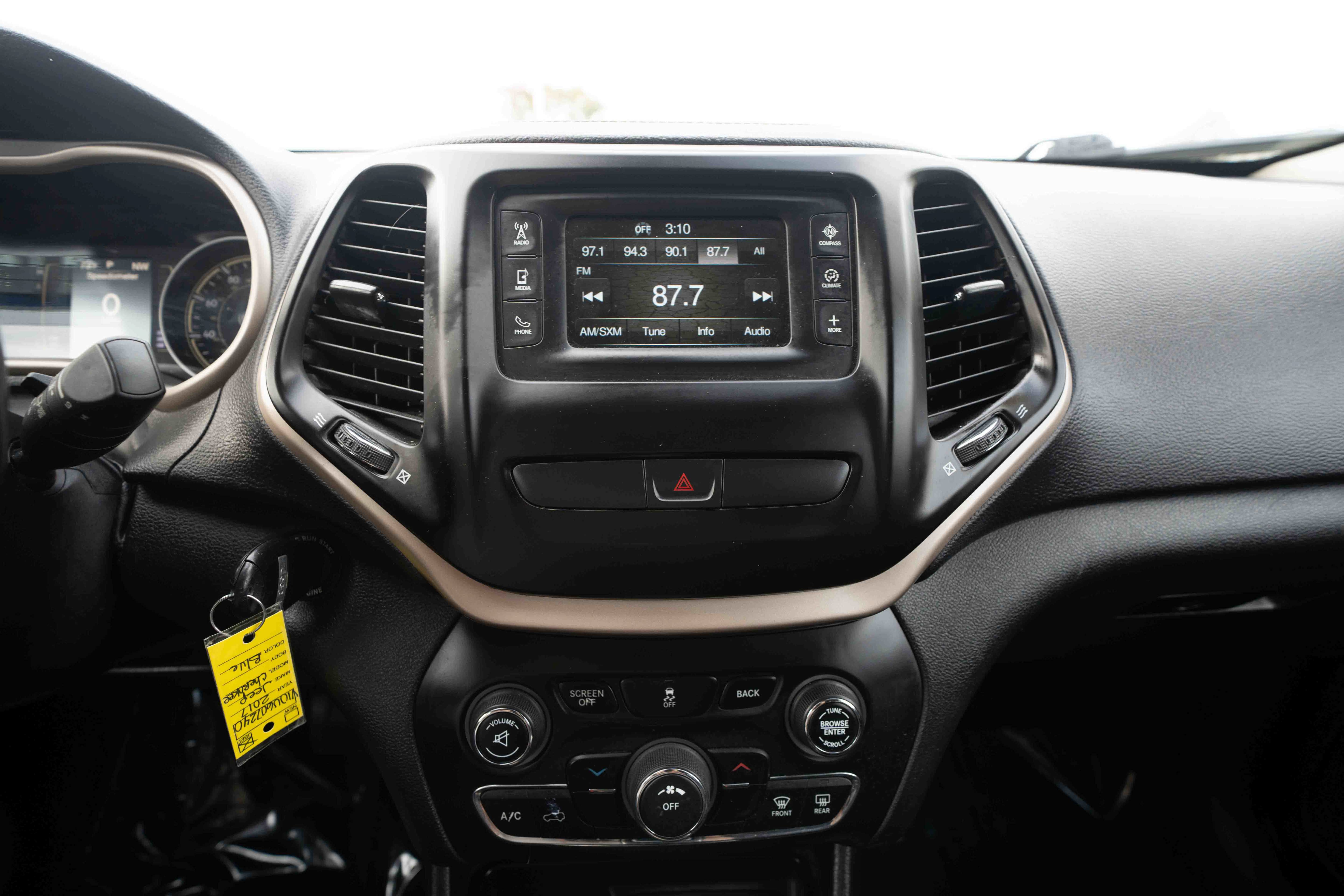 Used 2017 Jeep Cherokee Sport w/ Cold Weather Group FWD image 17