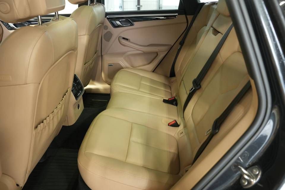 Certified 2022 Porsche Macan image 27