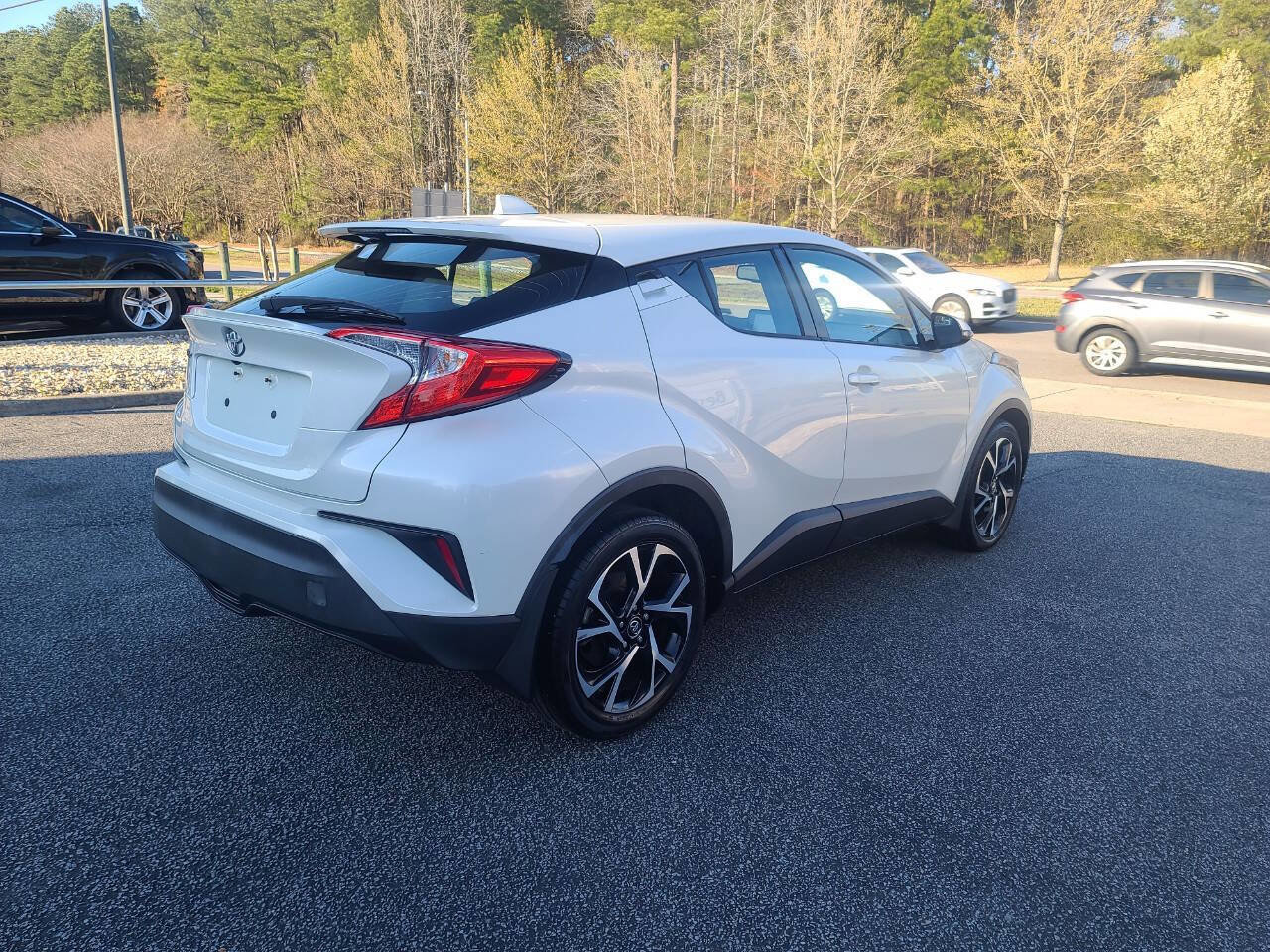 Used 2019 Toyota C-HR XLE FWD image 7