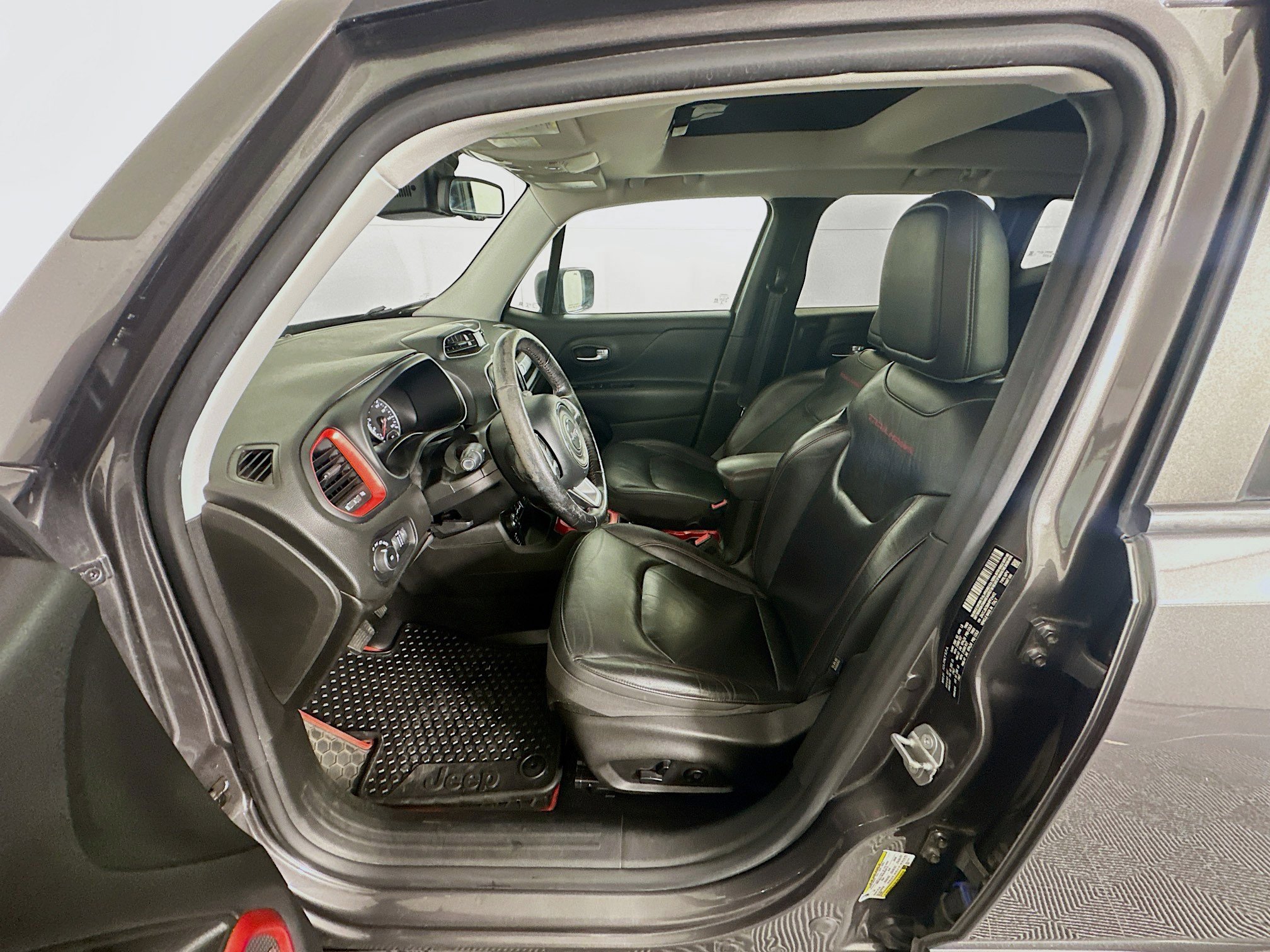 Used 2017 Jeep Renegade Trailhawk w/ Premium Trailhawk Package AWD/4WD image 13