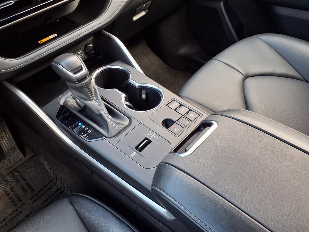 Used 2024 Toyota Highlander XLE image 18