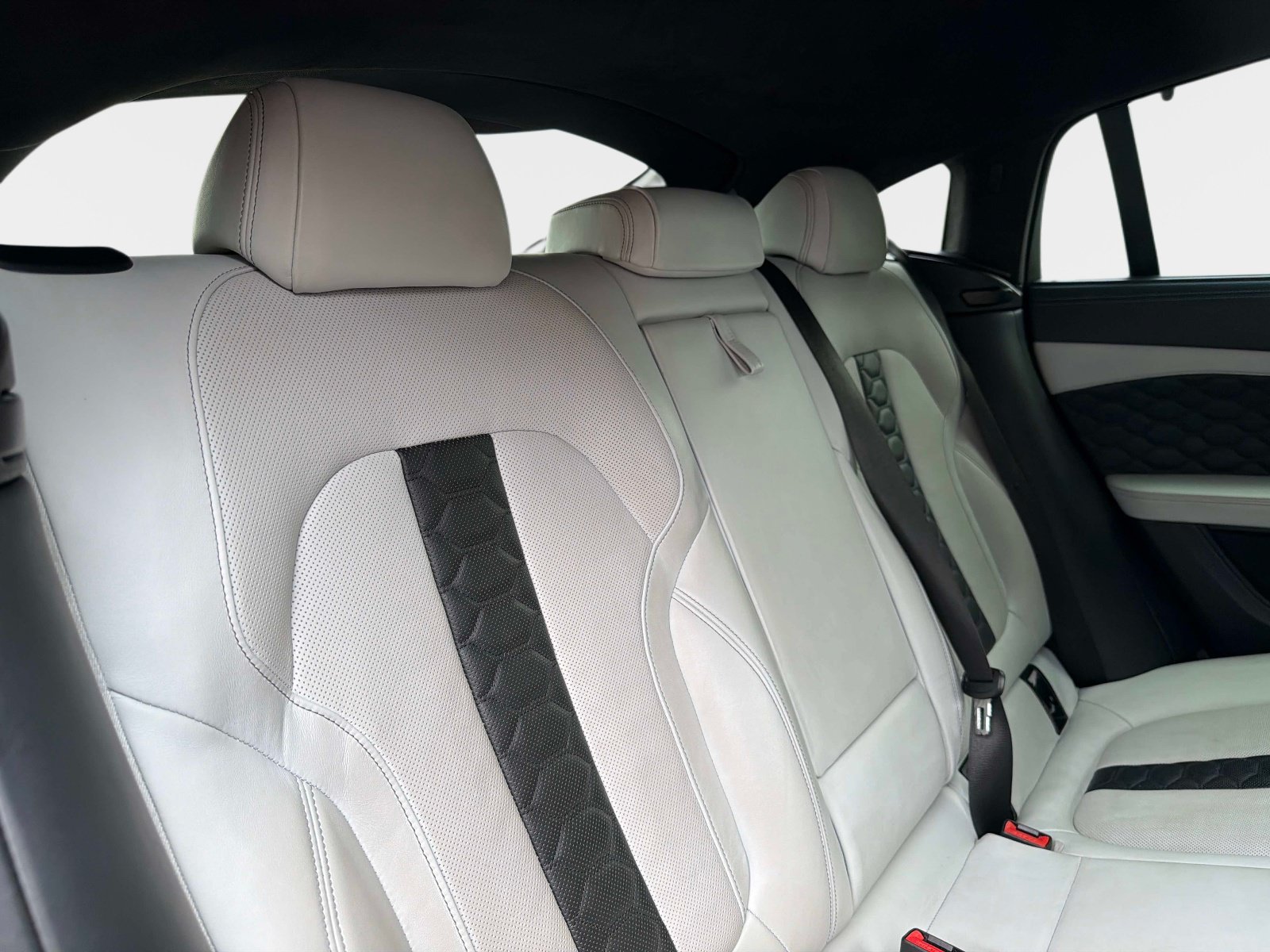 Used 2021 BMW X6 M w/ Executive Package AWD/4WD image 30