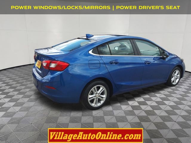 Used 2018 Chevrolet Cruze LT w/ Convenience Package image 4