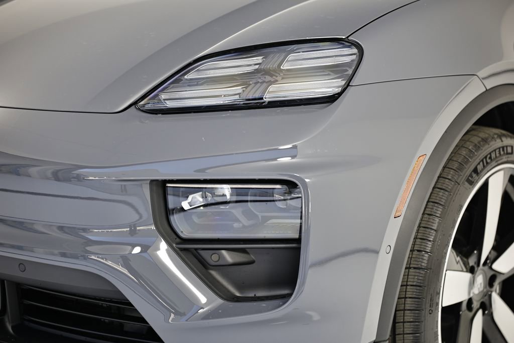New 2026 Porsche Macan 4 Electric image 11