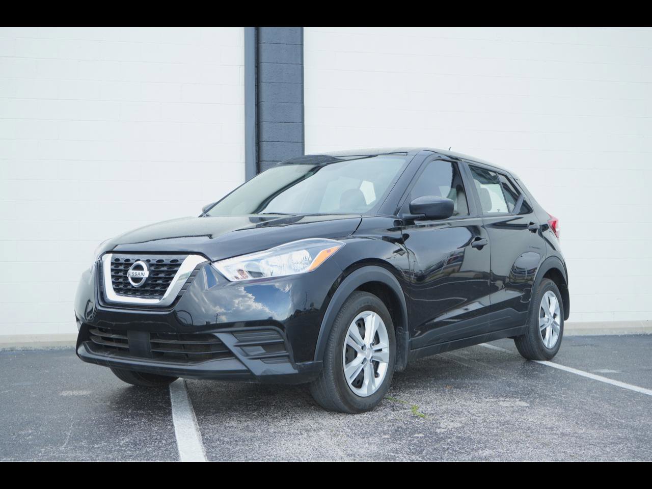Used 2020 Nissan Kicks S image 1
