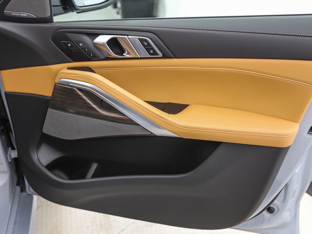 New 2026 BMW X6 xDrive40i w/ Climate Comfort Package image 28