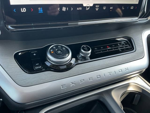 Used 2025 Ford Expedition Platinum image 24