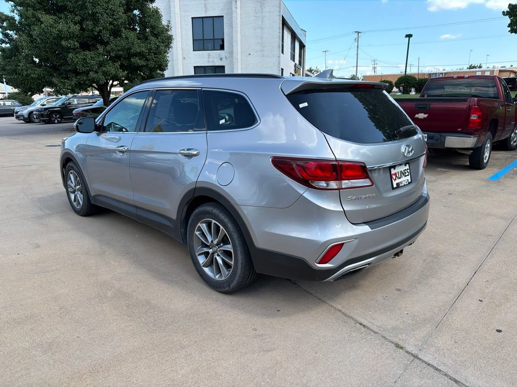 Used 2017 Hyundai Santa Fe SE w/ Cargo Package AWD/4WD image 6