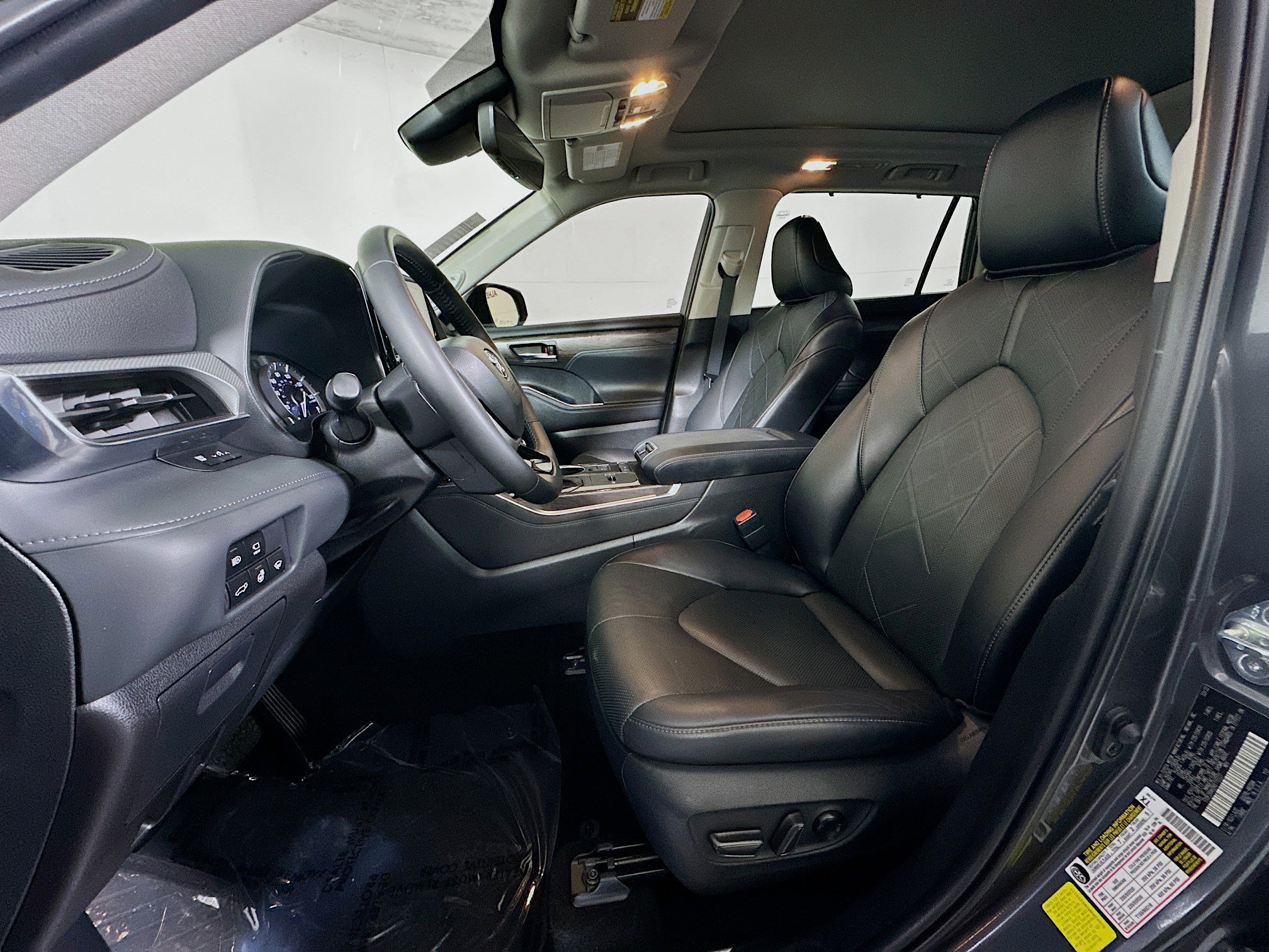 Used 2022 Toyota Highlander Platinum image 12