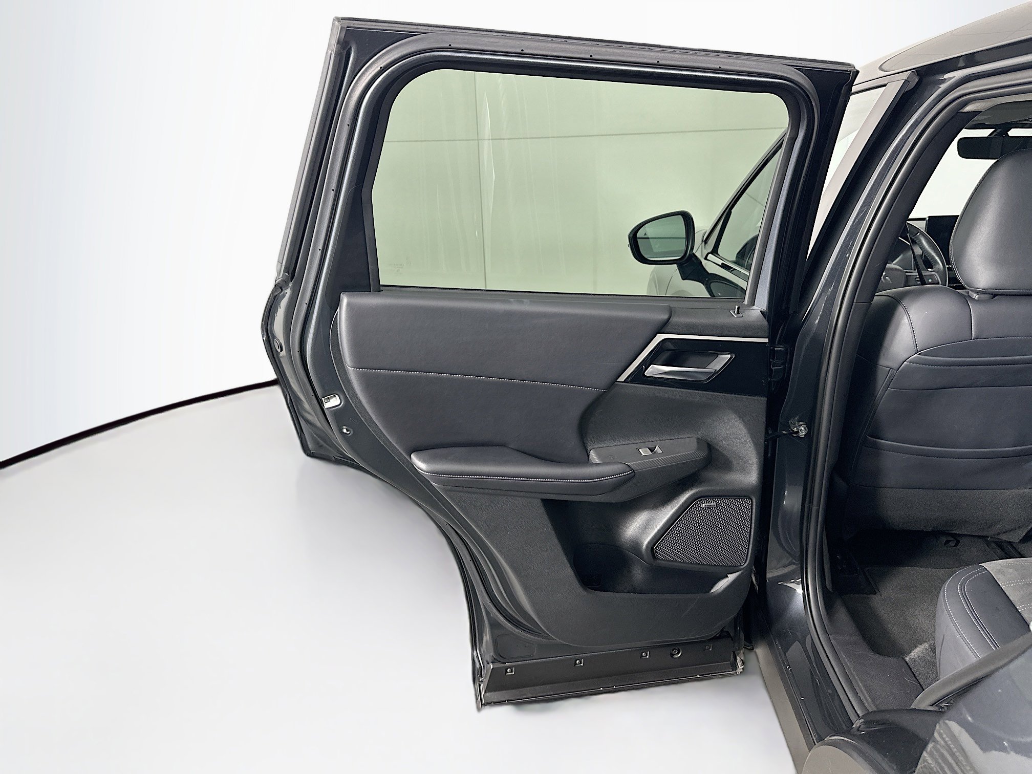 Used 2025 Mitsubishi Outlander SE AWD/4WD image 27