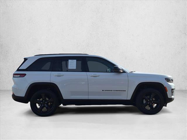 Used 2023 Jeep Grand Cherokee Altitude AWD/4WD image 4