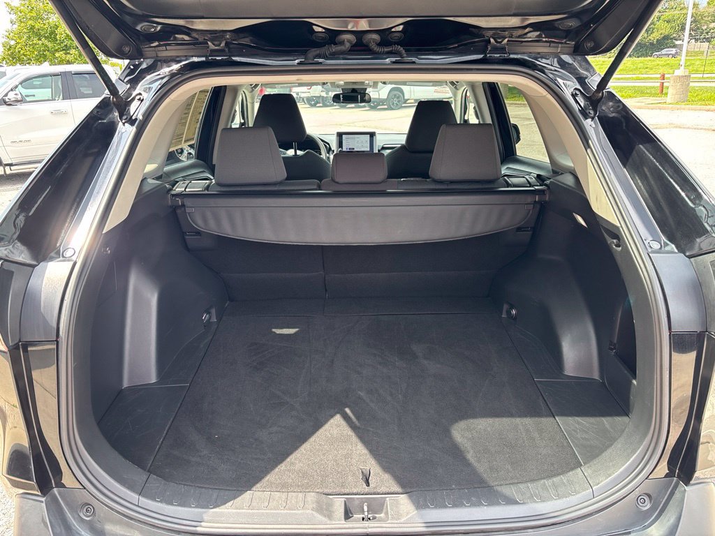 Used 2025 Toyota RAV4 XLE FWD image 15