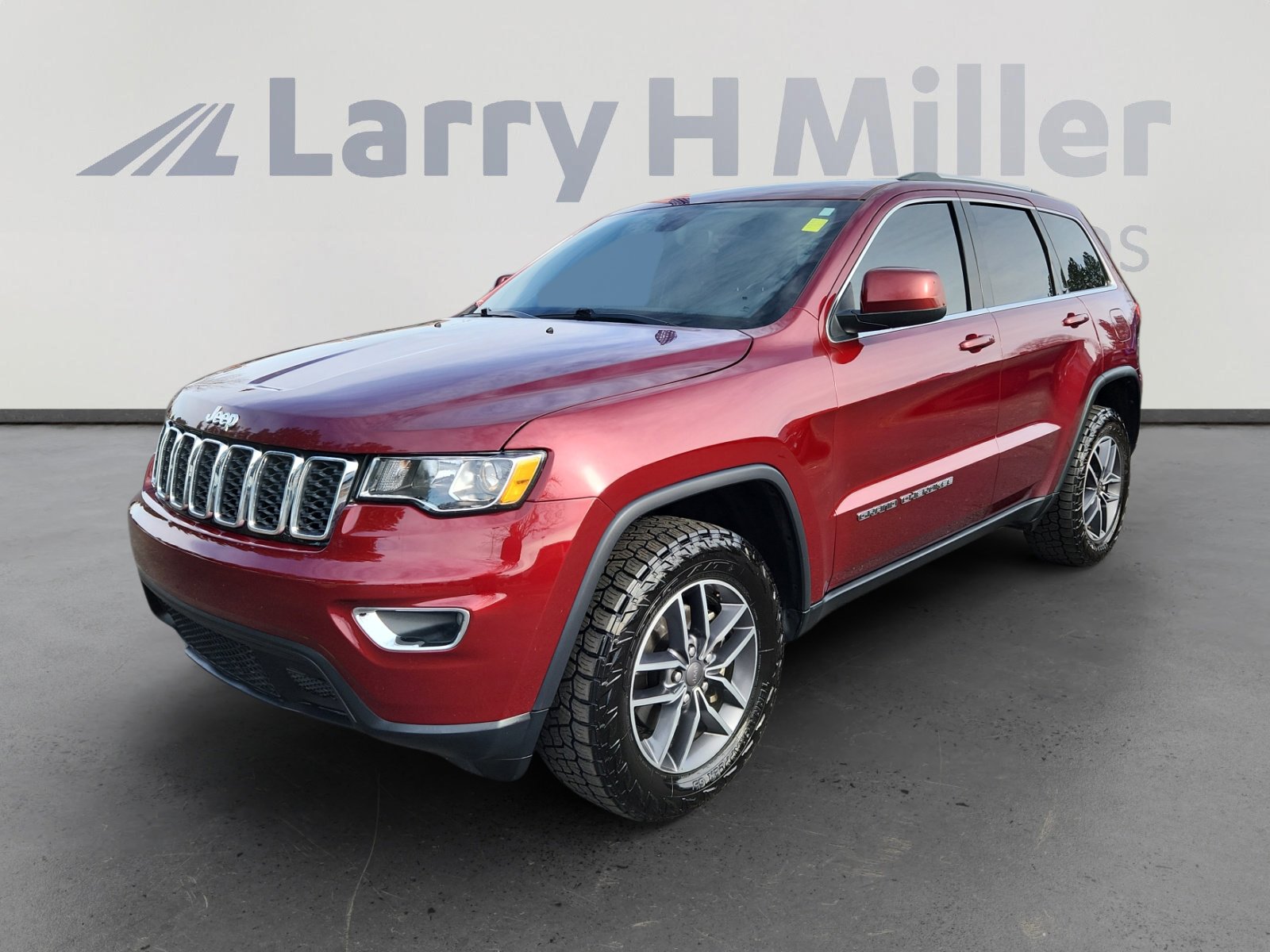 Used 2019 Jeep Grand Cherokee Laredo w/ 18" Wheel & 8.4" Radio Group